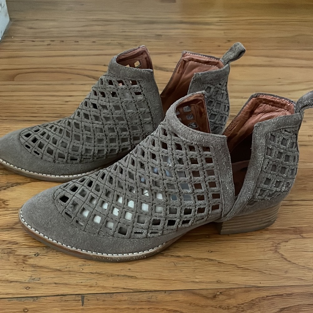 Jeffrey Campbell Booties; Size 9 - image 2